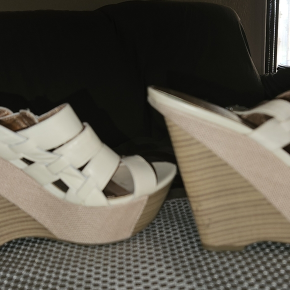 BCBG(eneration) Wedges - Picture 2 of 8